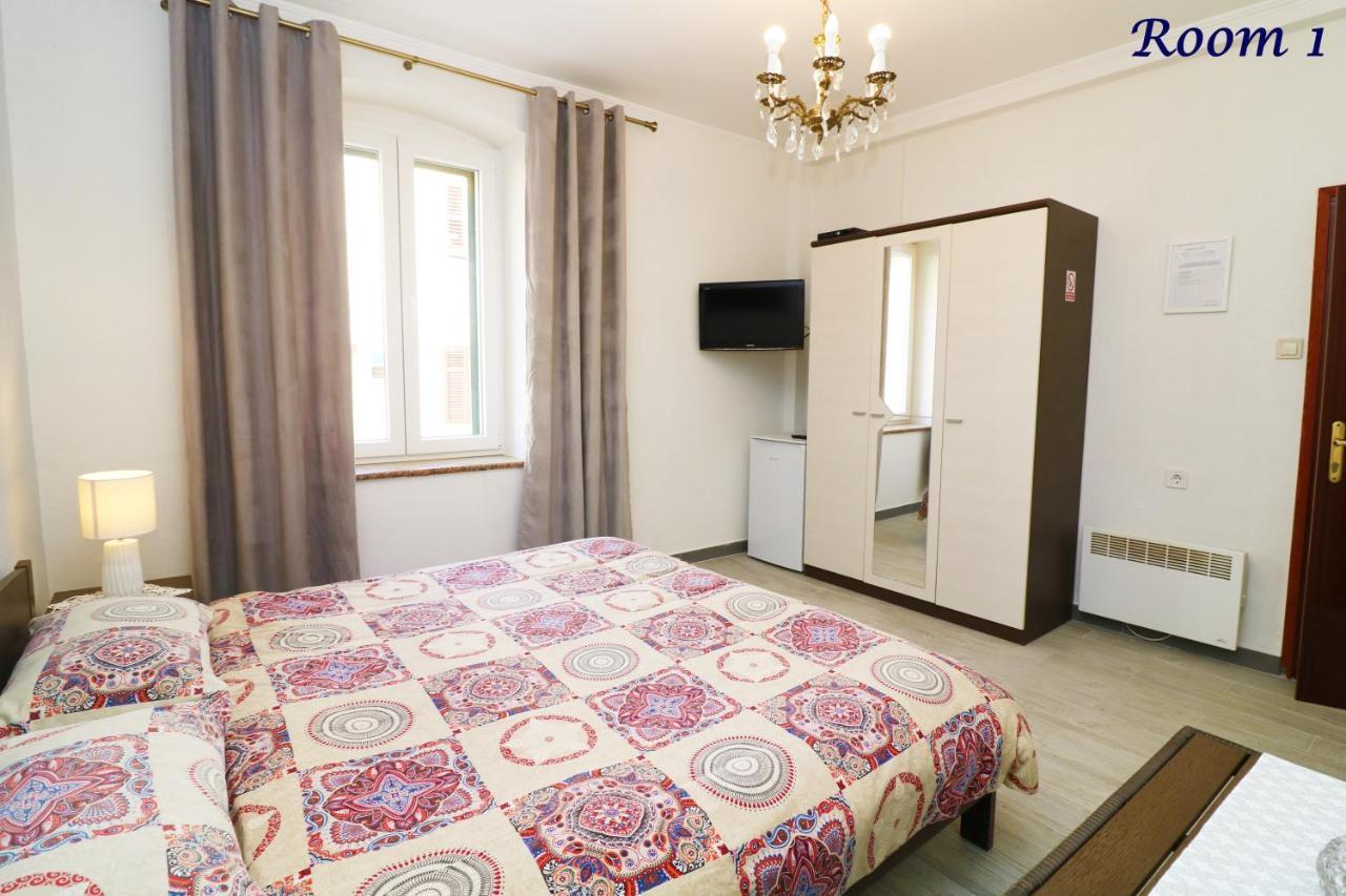 Old Town Rooms And Apartment 포레치 외부 사진