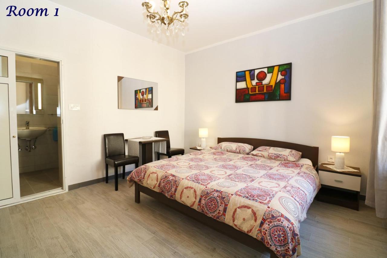 Old Town Rooms And Apartment 포레치 외부 사진
