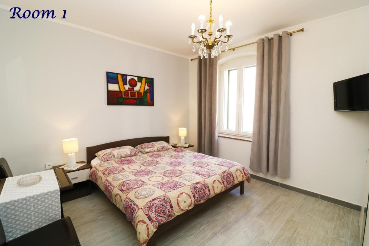 Old Town Rooms And Apartment 포레치 외부 사진