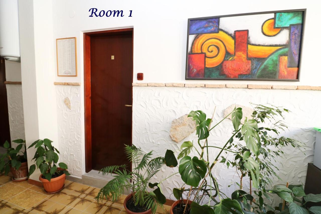 Old Town Rooms And Apartment 포레치 외부 사진