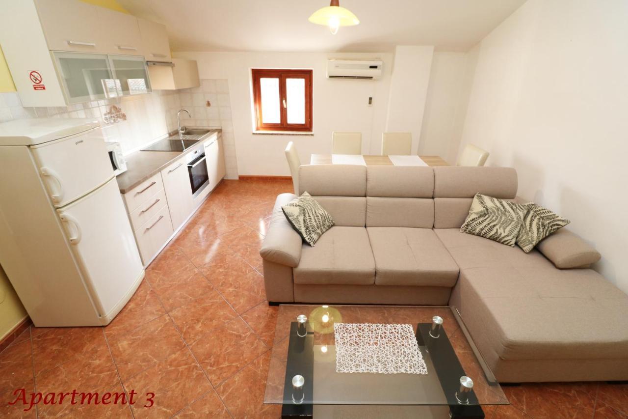 Old Town Rooms And Apartment 포레치 외부 사진