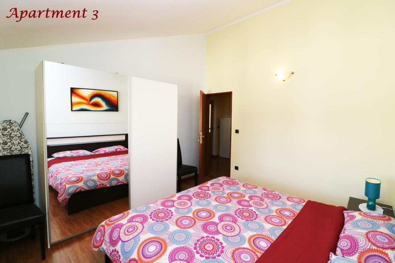 Old Town Rooms And Apartment 포레치 외부 사진