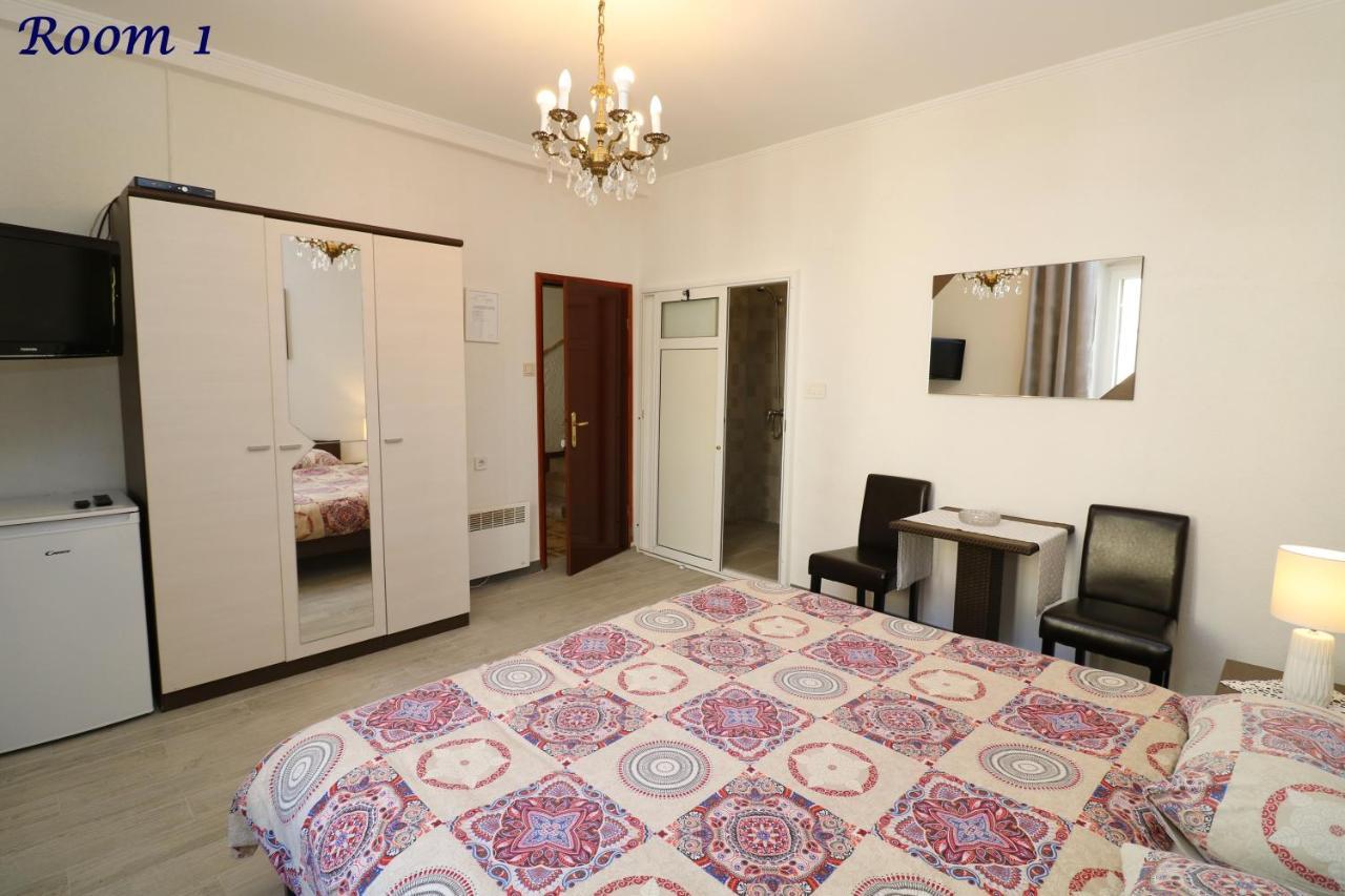 Old Town Rooms And Apartment 포레치 외부 사진